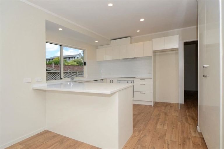 Photo of property in 27 Mcmillan Place, Mellons Bay, Auckland, 2014