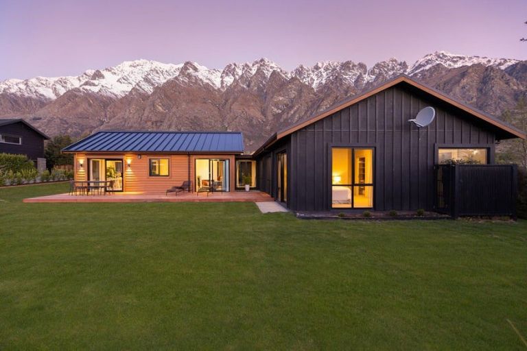 Photo of property in 12 Jacks Point Rise, Jacks Point, Queenstown, 9371