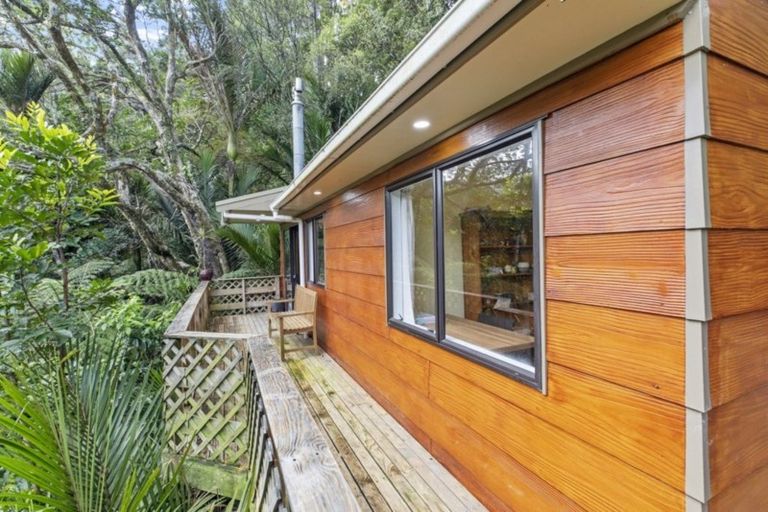 Photo of property in 11 Valley View Road, Titirangi, Auckland, 0604