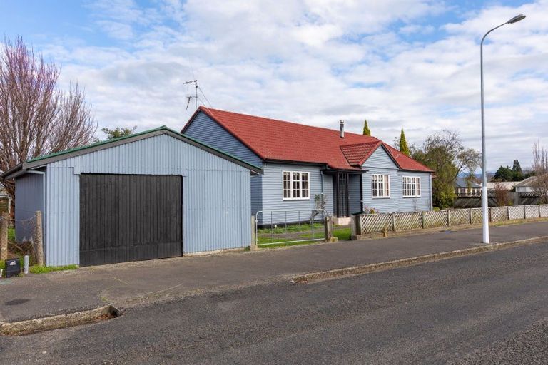 Photo of property in 12 Gertrude Street, Dannevirke, 4930