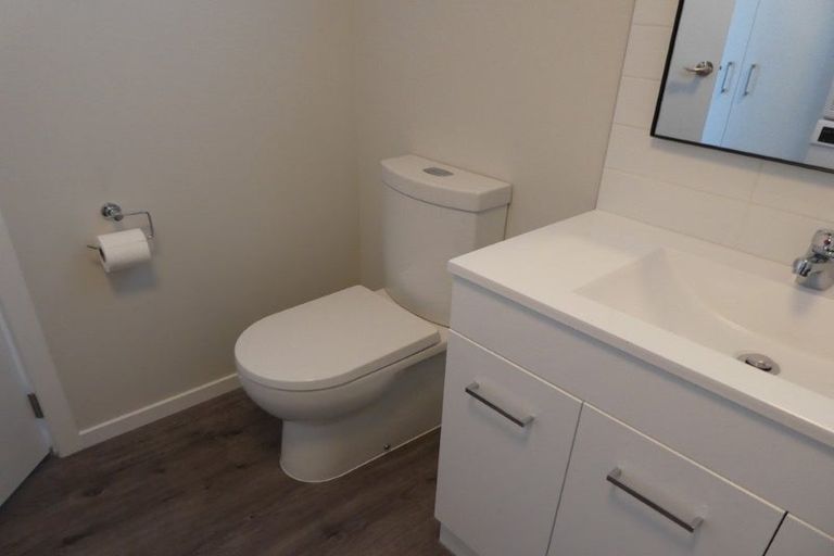 Photo of property in 20b Chetwode Grove, Newlands, Wellington, 6037