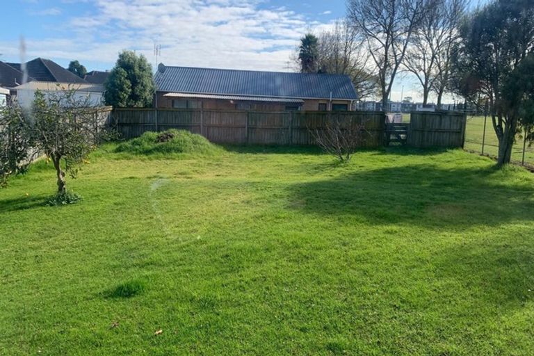 Photo of property in 64 Arimu Road, Papakura, 2110