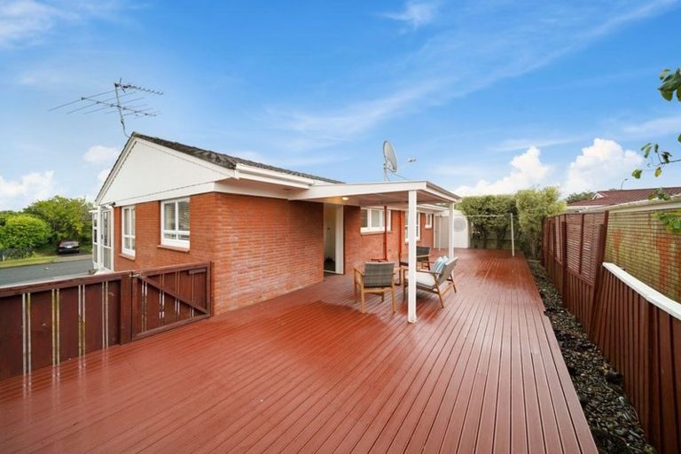 Photo of property in 2a Kurnell Drive, Botany Downs, Auckland, 2010