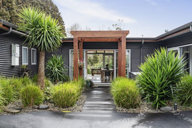 Photo of property in 225 Awai Road, Tarurutangi, New Plymouth, 4372