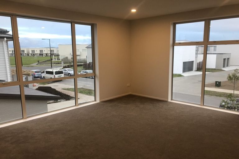 Photo of property in 23 Karokaro Road, Takanini, 2112