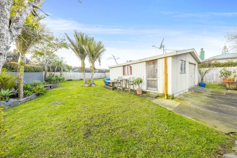 Photo of property in 147 Ennis Avenue, Pakuranga Heights, Auckland, 2010