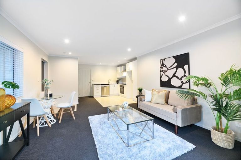 Photo of property in 12 Lockyer Road, Kumeu, 0810