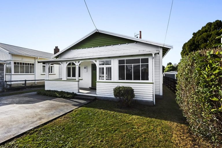 Photo of property in 25 Paynters Avenue, Strandon, New Plymouth, 4312