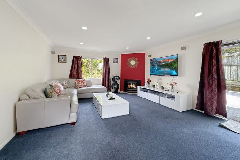 Photo of property in 5 Erlestoke Crescent, Churton Park, Wellington, 6037