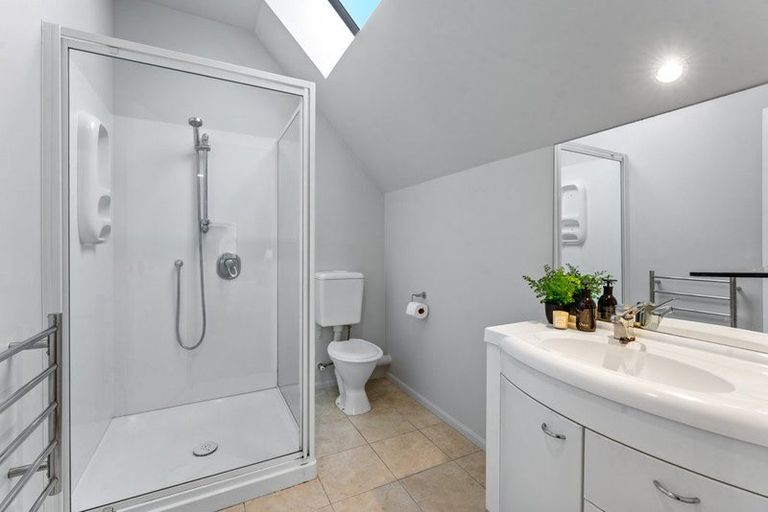 Photo of property in 2/12 Sunnynook Road, Sunnynook, Auckland, 0620