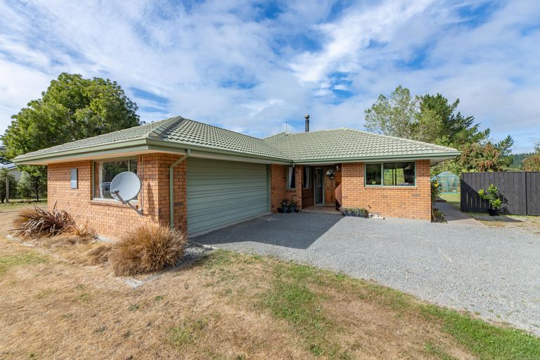 Photo of property in 209 Whitecliffs Road, Whitecliffs, Coalgate, 7673