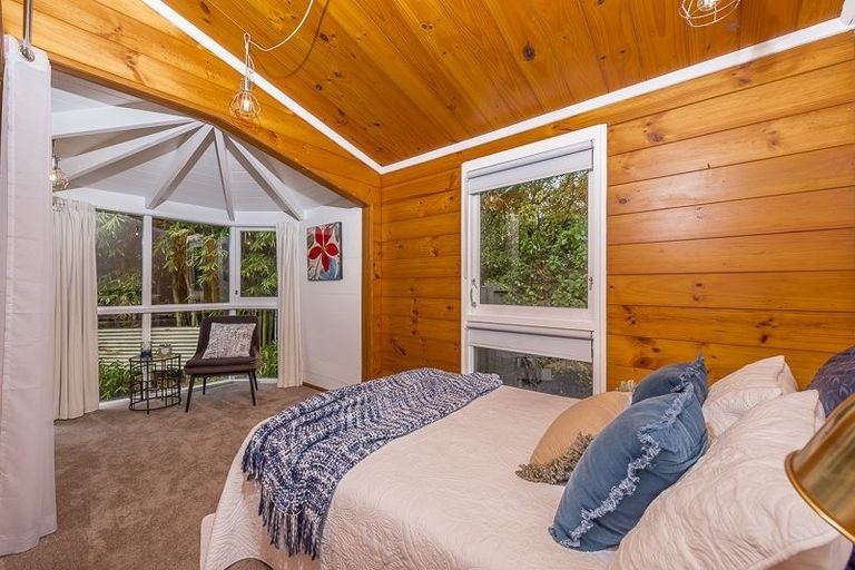 Photo of property in 18 Easter Parade, Glen Eden, Auckland, 0602