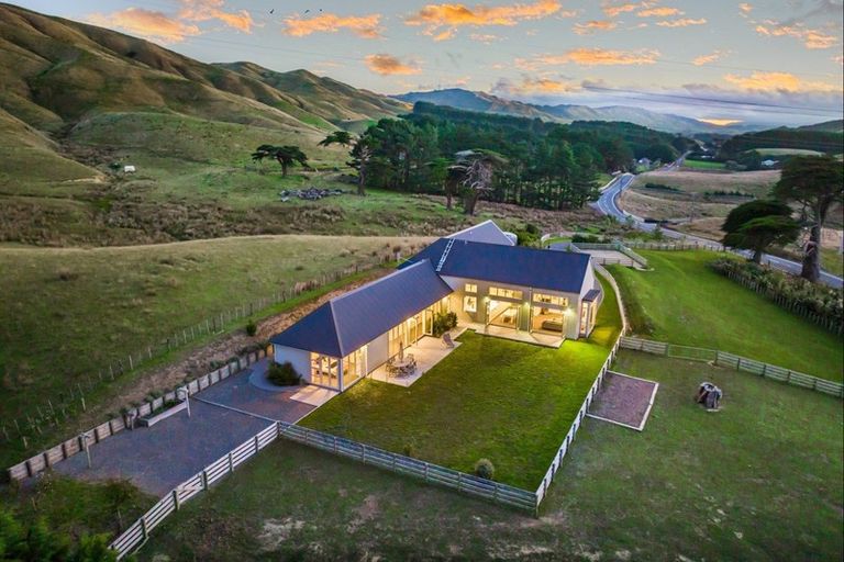 Photo of property in 800 Ohariu Valley Road, Ohariu, Wellington, 6037