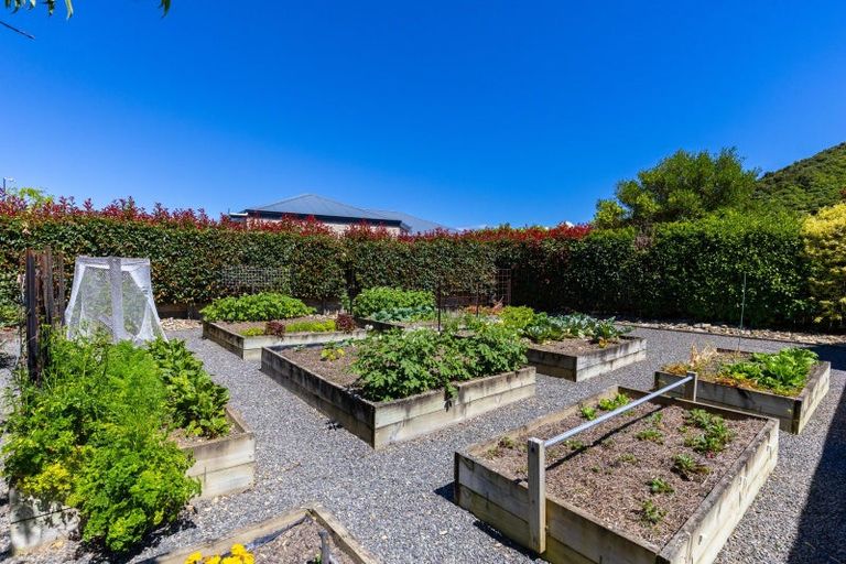 Photo of property in 6a Huia Street, Waikawa, Picton, 7220