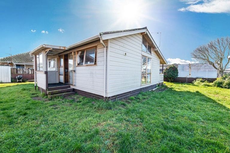 Photo of property in 1 Norman Spencer Drive, Papatoetoe, Auckland, 2104