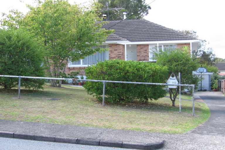 Photo of property in 13 Tauhara Street, Green Bay, Auckland, 0604