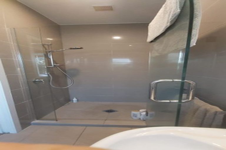 Photo of property in 9 Birkley Road, Bayswater, Auckland, 0622