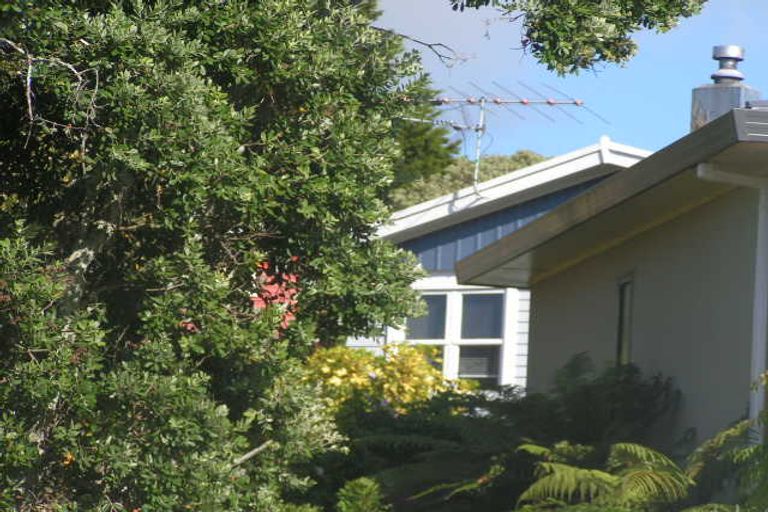 Photo of property in 16 Merriefield Avenue, Forrest Hill, Auckland, 0620