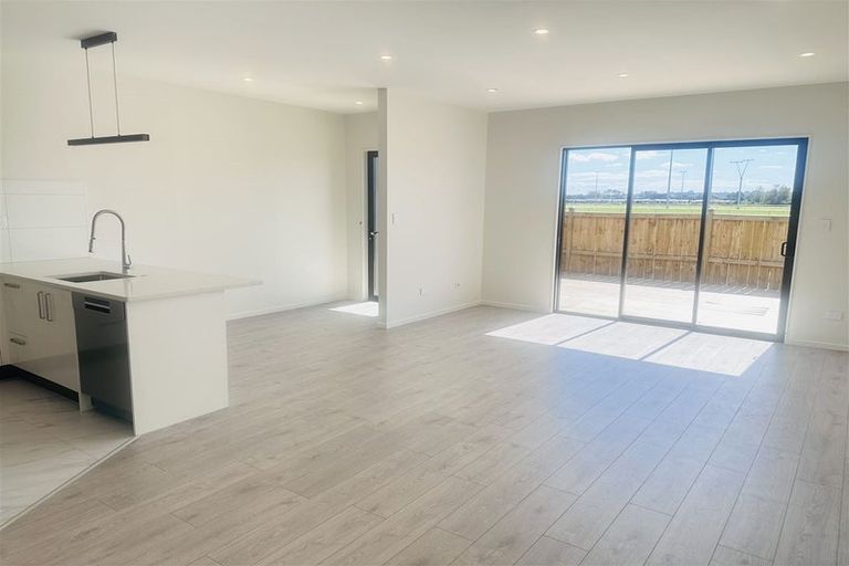 Photo of property in 141 Walters Road, Papakura, Takanini, 2110