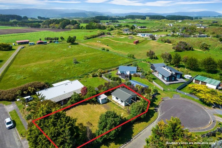 Photo of property in 8 Sand Dune Grove, Waikawa Beach, Manakau, 5573