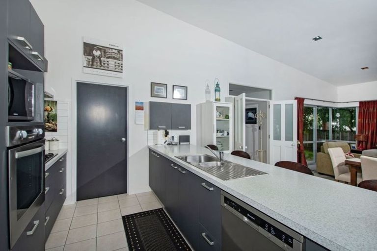 Photo of property in 4 Resolution Place, One Tree Point, 0118