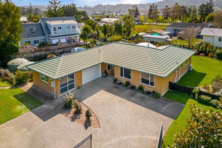 Photo of property in 10 Station Road, Huapai, Kumeu, 0810