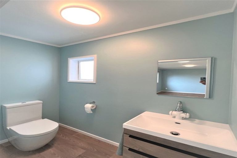 Photo of property in 2/33 West Coast Road, Glen Eden, Auckland, 0602