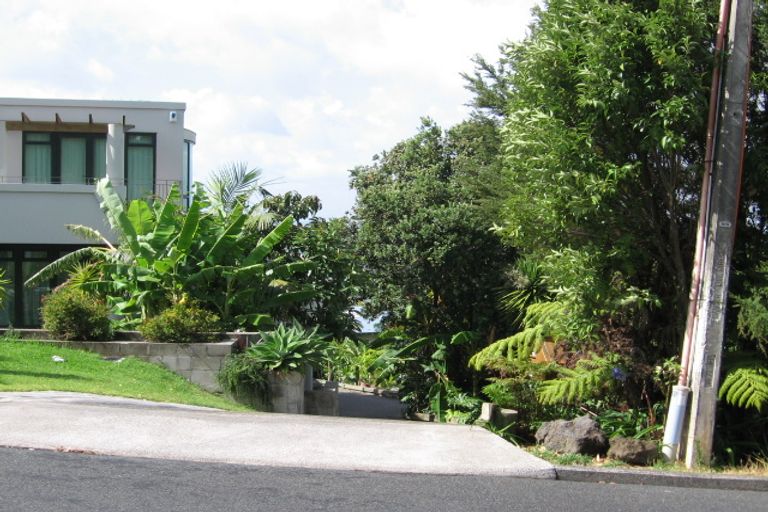 Photo of property in 1/4 Parr Terrace, Castor Bay, Auckland, 0620