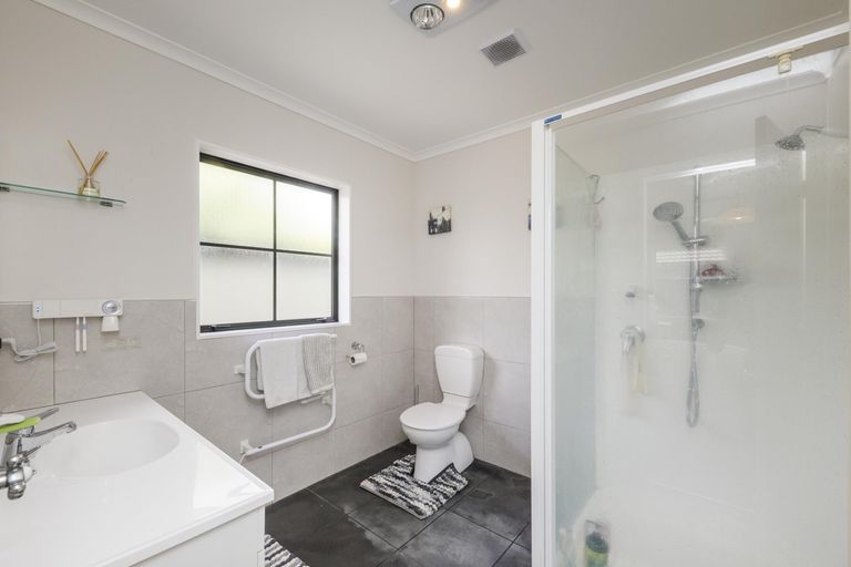 Photo of property in 145 Schnell Drive, Kelvin Grove, Palmerston North, 4414