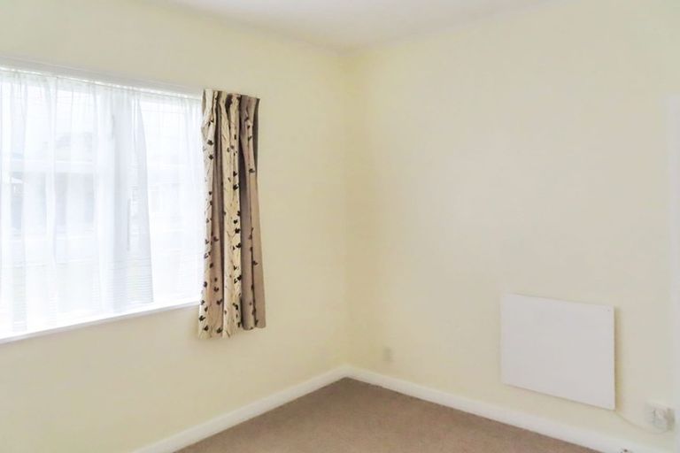 Photo of property in 8 Okura Grove, Boulcott, Lower Hutt, 5010