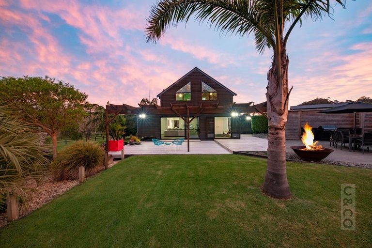 Photo of property in 206 Waitakere Road, Waitakere, Henderson, 0782