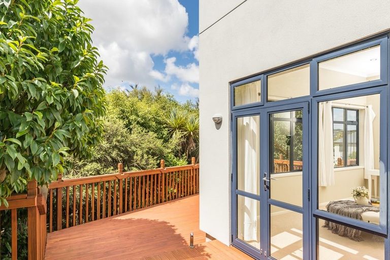 Photo of property in 5 Sonoma Crescent, Oteha, Auckland, 0632