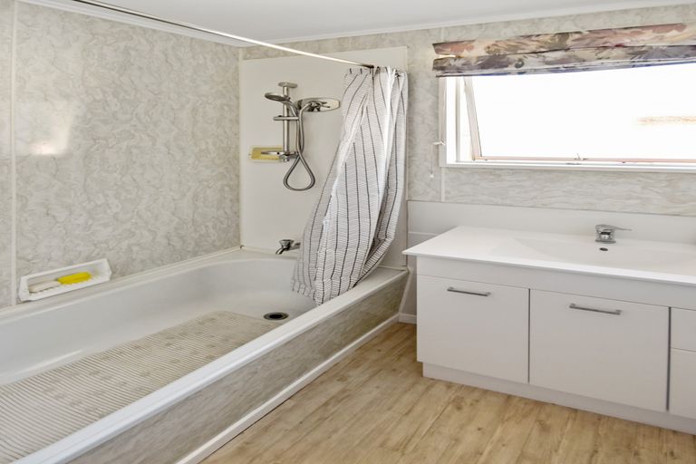 Photo of property in 16 Black Peak Road, Omarama, 9412