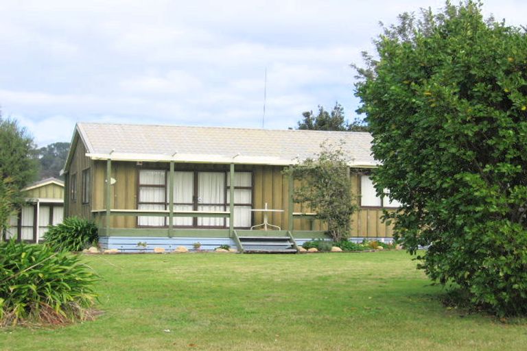 Photo of property in 32 Dawn Avenue, Hahei, Whitianga, 3591
