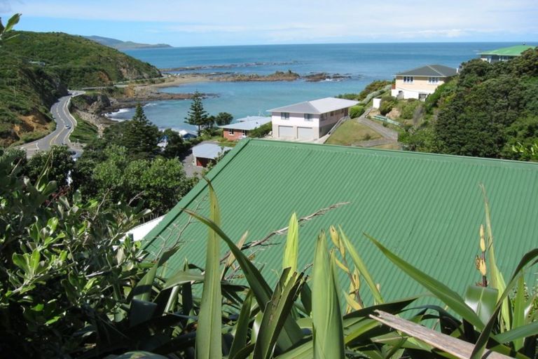 Photo of property in 26 Cave Road, Houghton Bay, Wellington, 6023