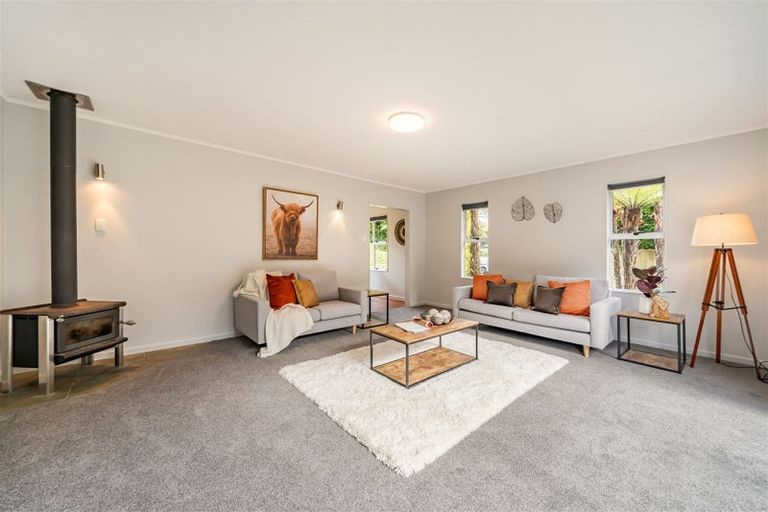 Photo of property in 34 Whirinaki Crescent, Heretaunga, Upper Hutt, 5018