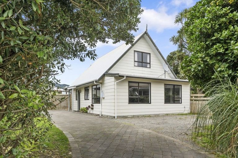 Photo of property in 13 Kanawa Street, Waikanae, 5036