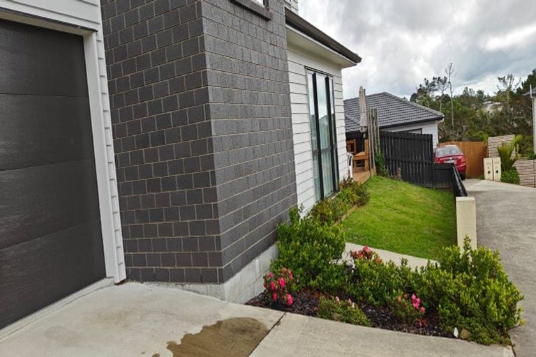 Photo of property in 17 Springhill Lane, Sunnyvale, Auckland, 0612