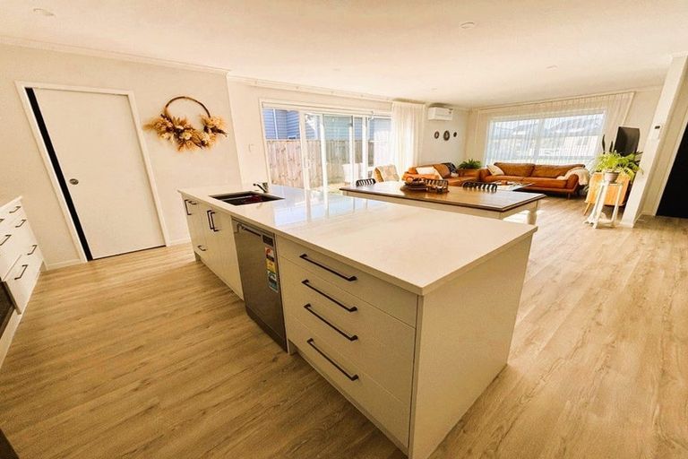 Photo of property in 19 Uatoto Road, Clarks Beach, 2122