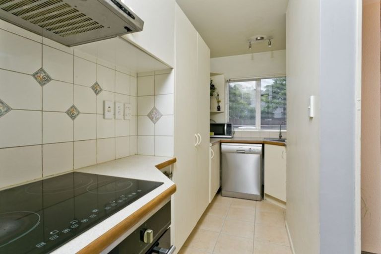 Photo of property in 3/31 Fields Parade, Oteha, Auckland, 0632