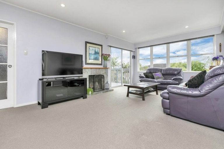 Photo of property in 1/16 Coronation Road, Glenfield, Auckland, 0627