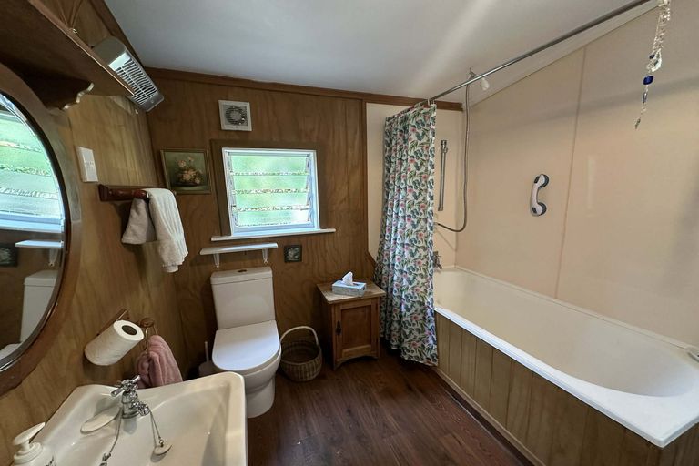 Photo of property in 1b Burkes Drive, Saint Leonards, Dunedin, 9022