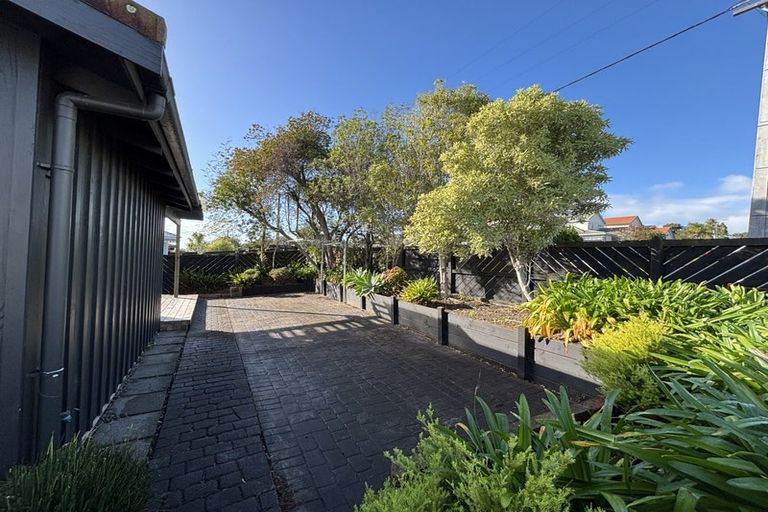 Photo of property in 27a Bay Street, Red Beach, 0932