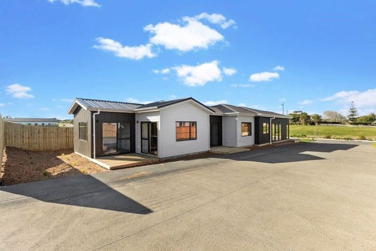 Photo of property in 111 Mutetai Road, Clarks Beach, 2122