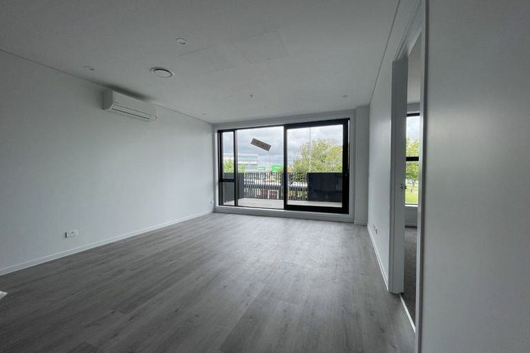 Photo of property in 104/2 Rauroa Lane, Hobsonville, Auckland, 0616