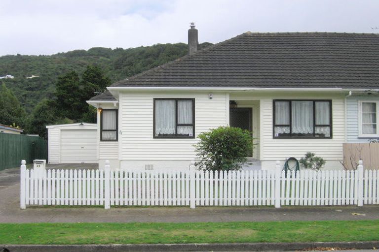 Photo of property in 21 Compton Crescent, Taita, Lower Hutt, 5011