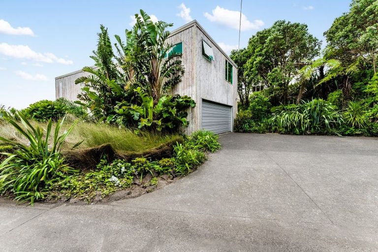 Photo of property in 2 Berridge Road, Muriwai, Waimauku, 0881
