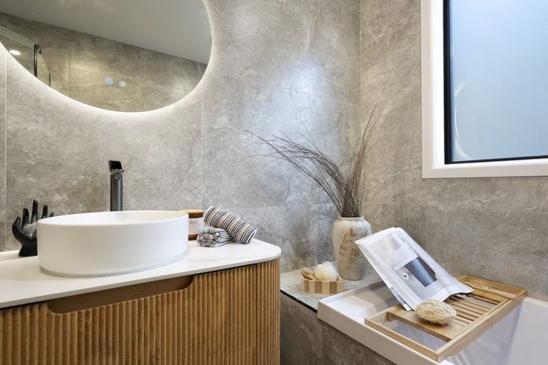 Photo of property in 69b Chivalry Road, Glenfield, Auckland, 0629