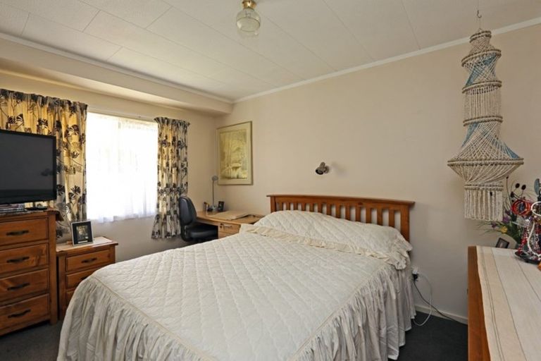 Photo of property in 2/1003 Caroline Road, Mayfair, Hastings, 4122