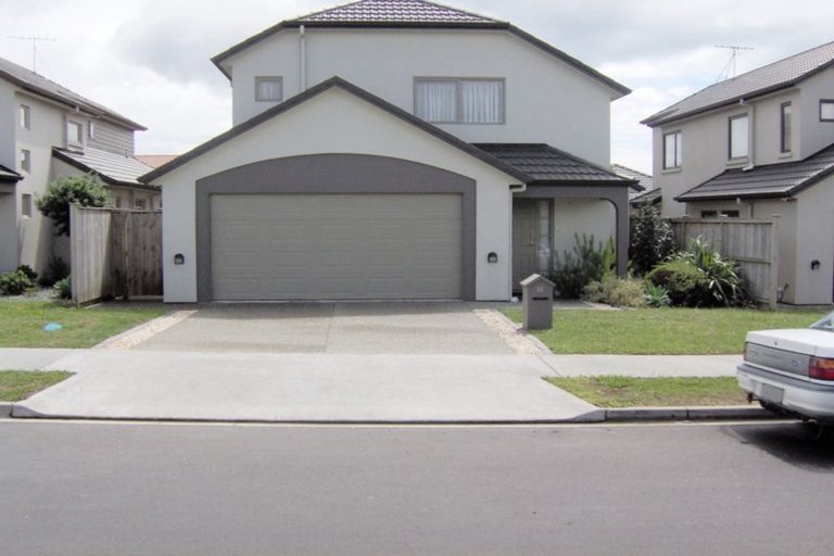 Photo of property in 11 Lilybank Crescent, East Tamaki, Auckland, 2013